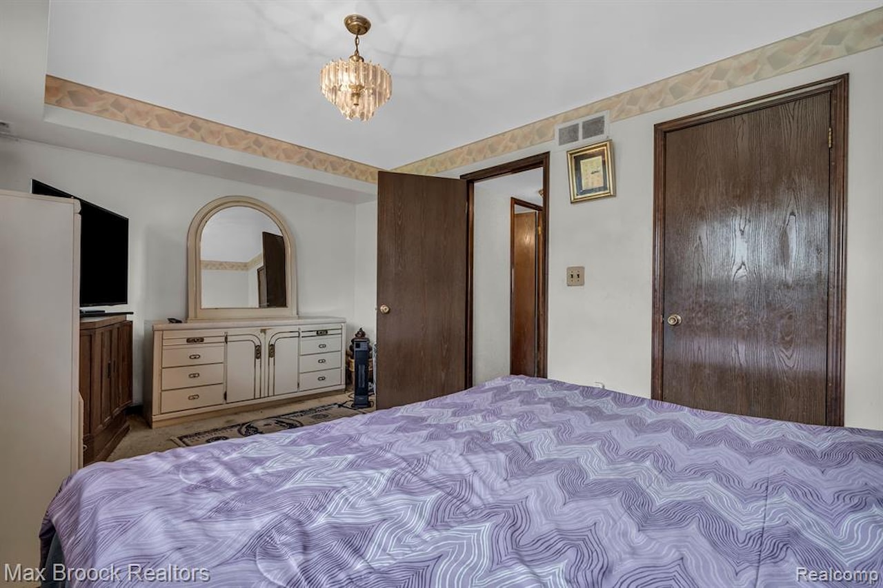 5076 Tyler Dr in Troy, MI Photo 17