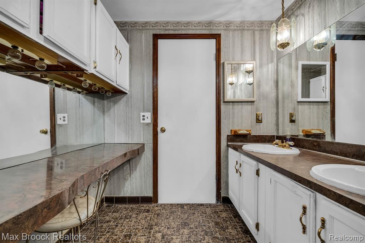 5076 Tyler Dr in Troy, MI Photo 19