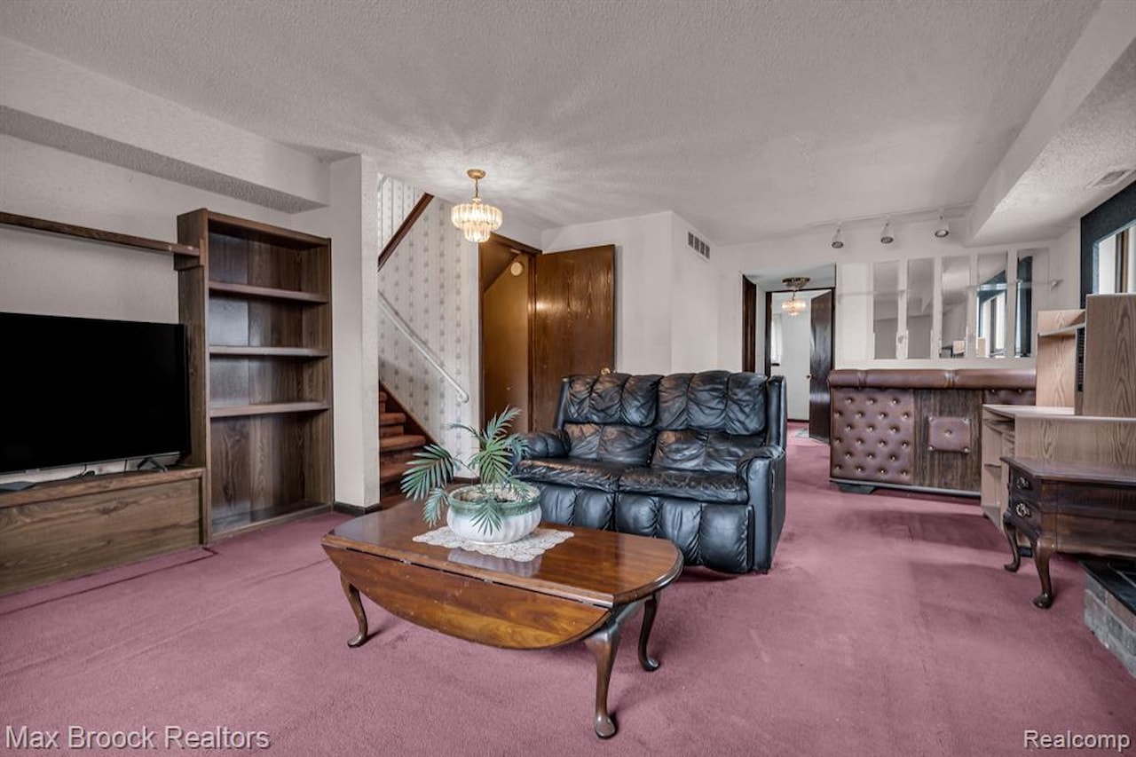 5076 Tyler Dr in Troy, MI Photo 15