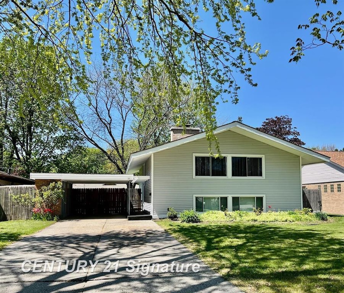 25 Bretton Place in Saginaw, MI