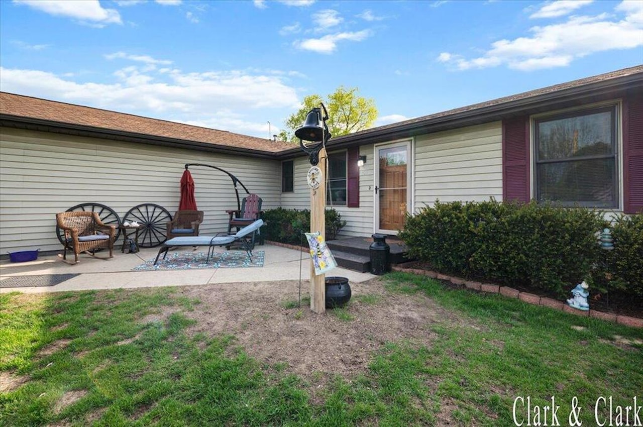 309 N 1st St in Saginaw, MI Photo 15