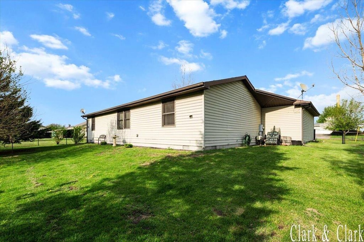309 N 1st St in Saginaw, MI Photo 16