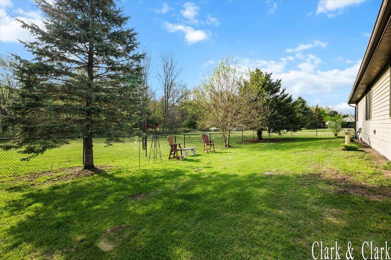 309 N 1st St in Saginaw, MI Photo 17