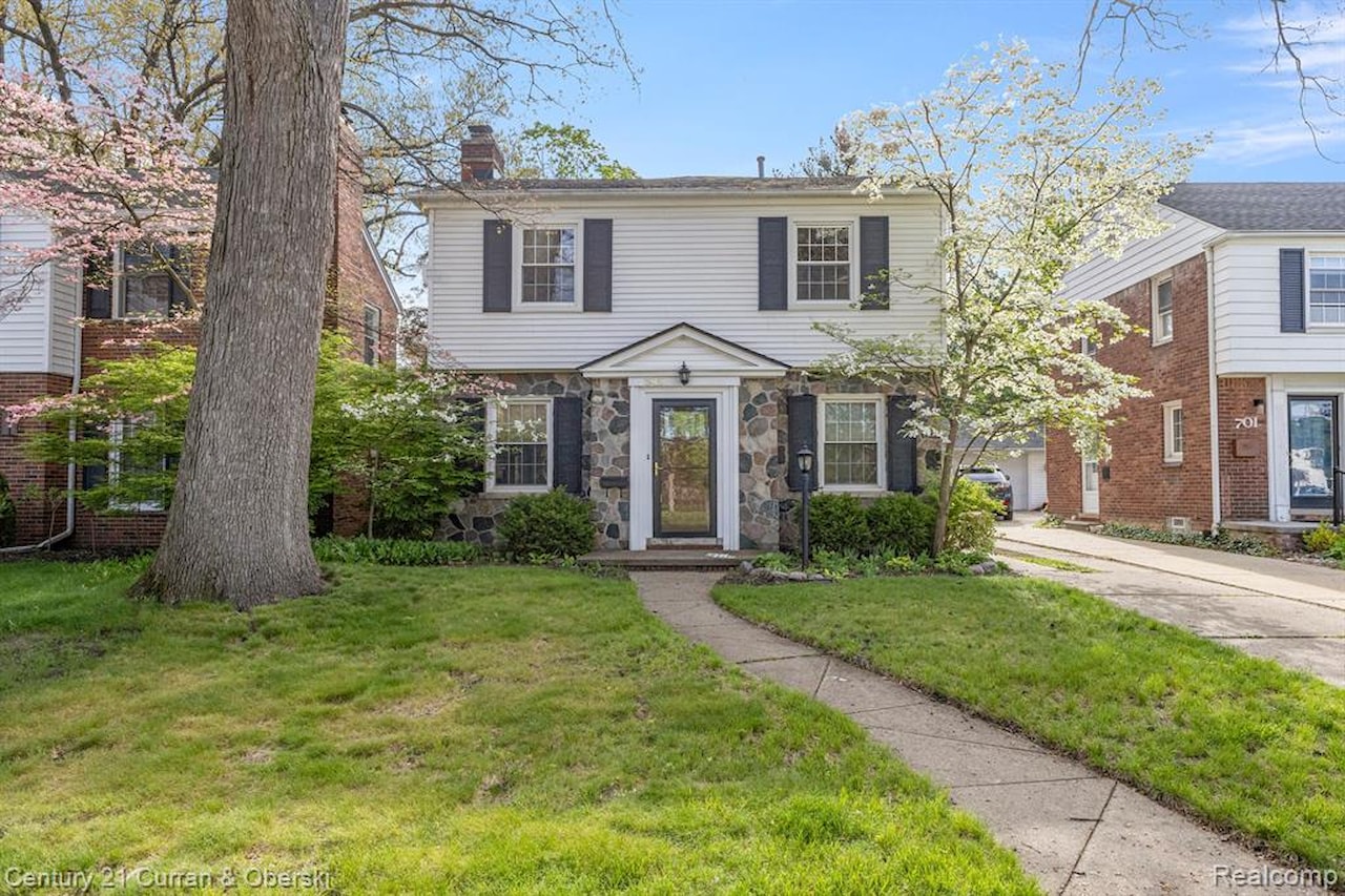 645 Elmwood St in Dearborn, MI Photo 2
