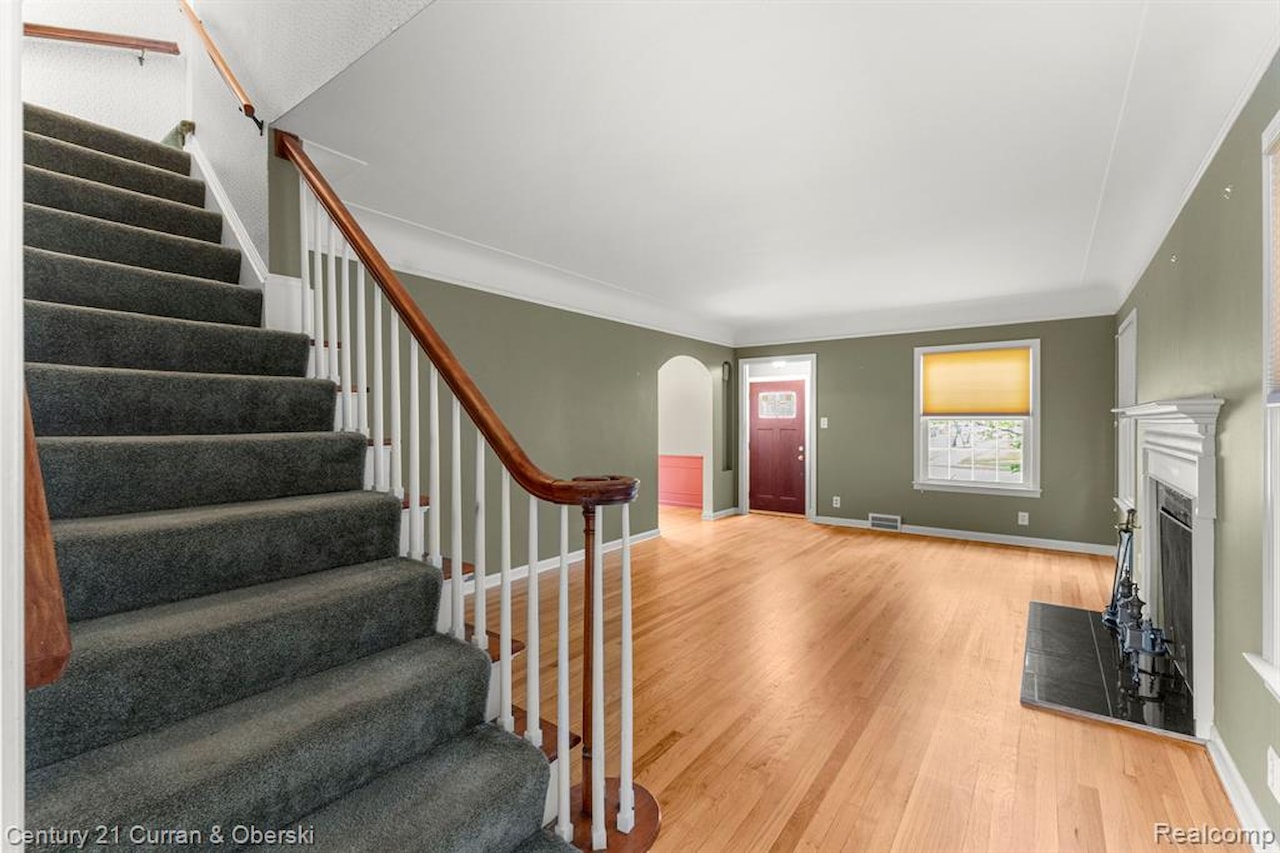 645 Elmwood St in Dearborn, MI Photo 4