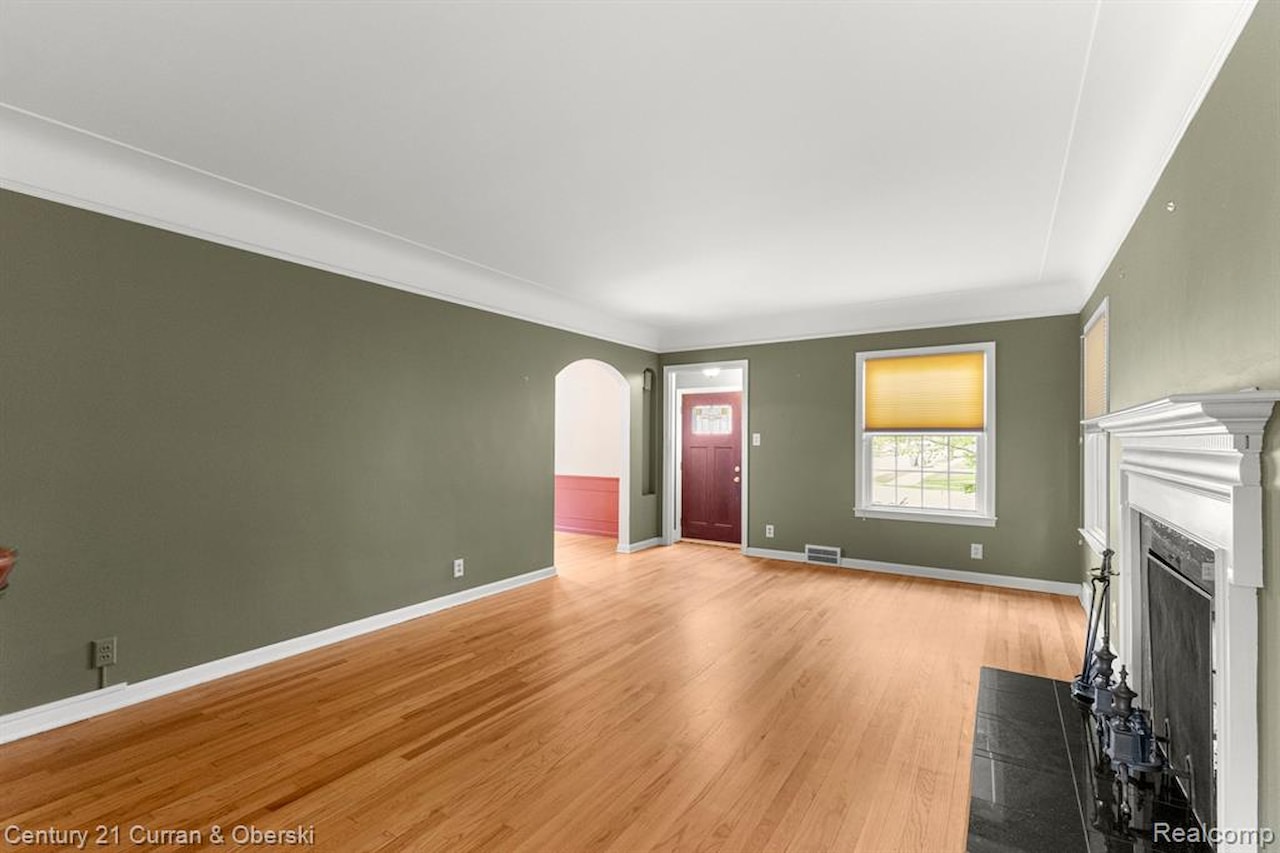 645 Elmwood St in Dearborn, MI Photo 5
