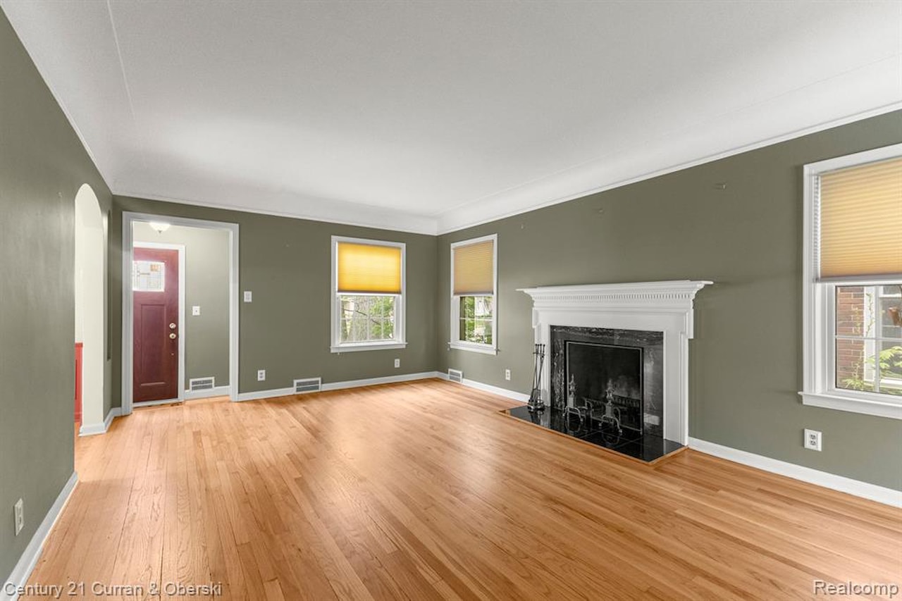 645 Elmwood St in Dearborn, MI Photo 6