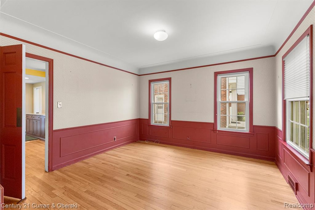 645 Elmwood St in Dearborn, MI Photo 9