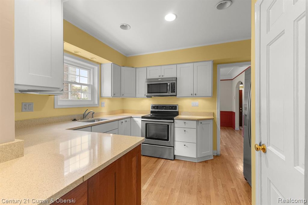 645 Elmwood St in Dearborn, MI Photo 14