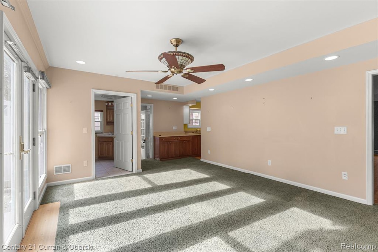 645 Elmwood St in Dearborn, MI Photo 18