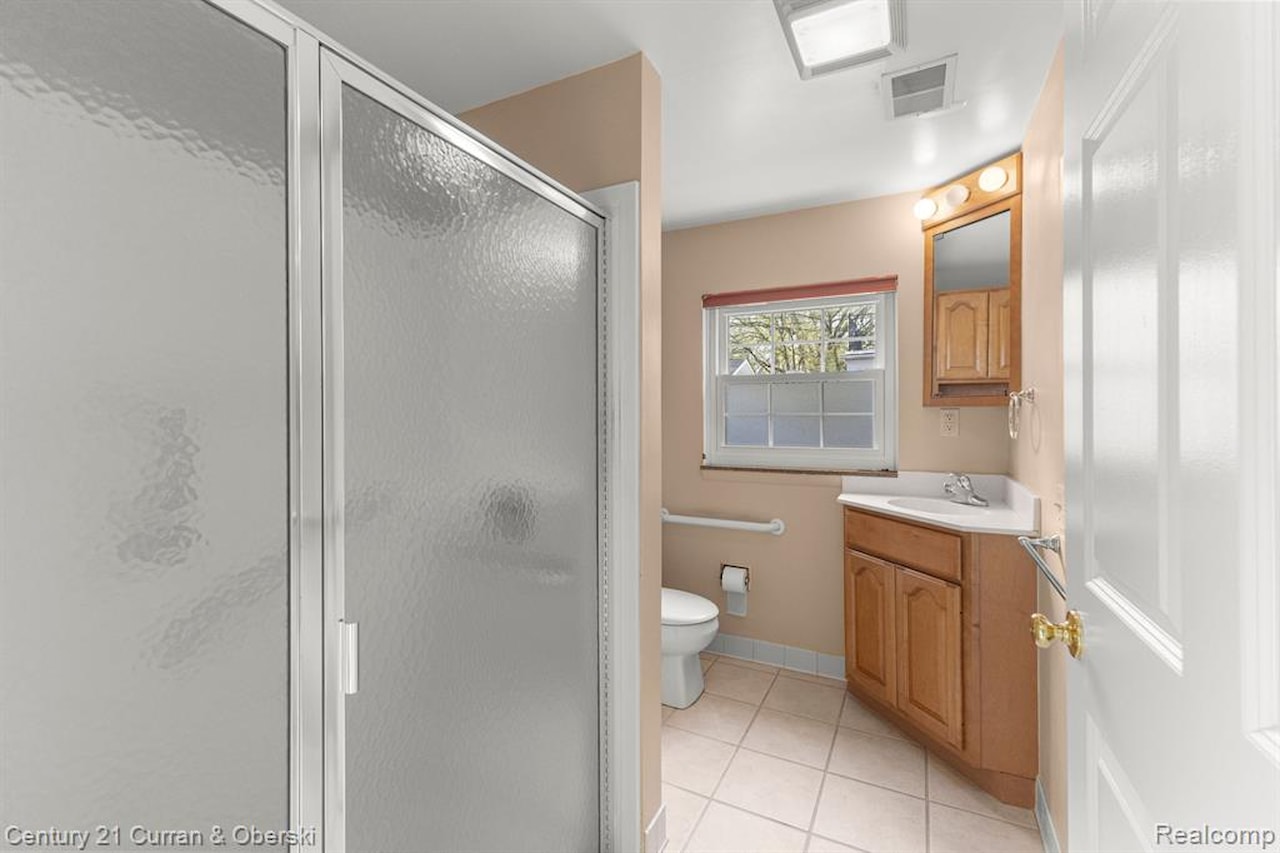 645 Elmwood St in Dearborn, MI Photo 19
