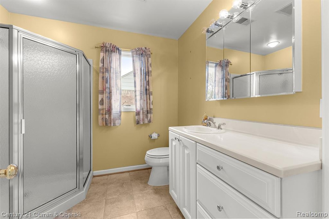 645 Elmwood St in Dearborn, MI Photo 23