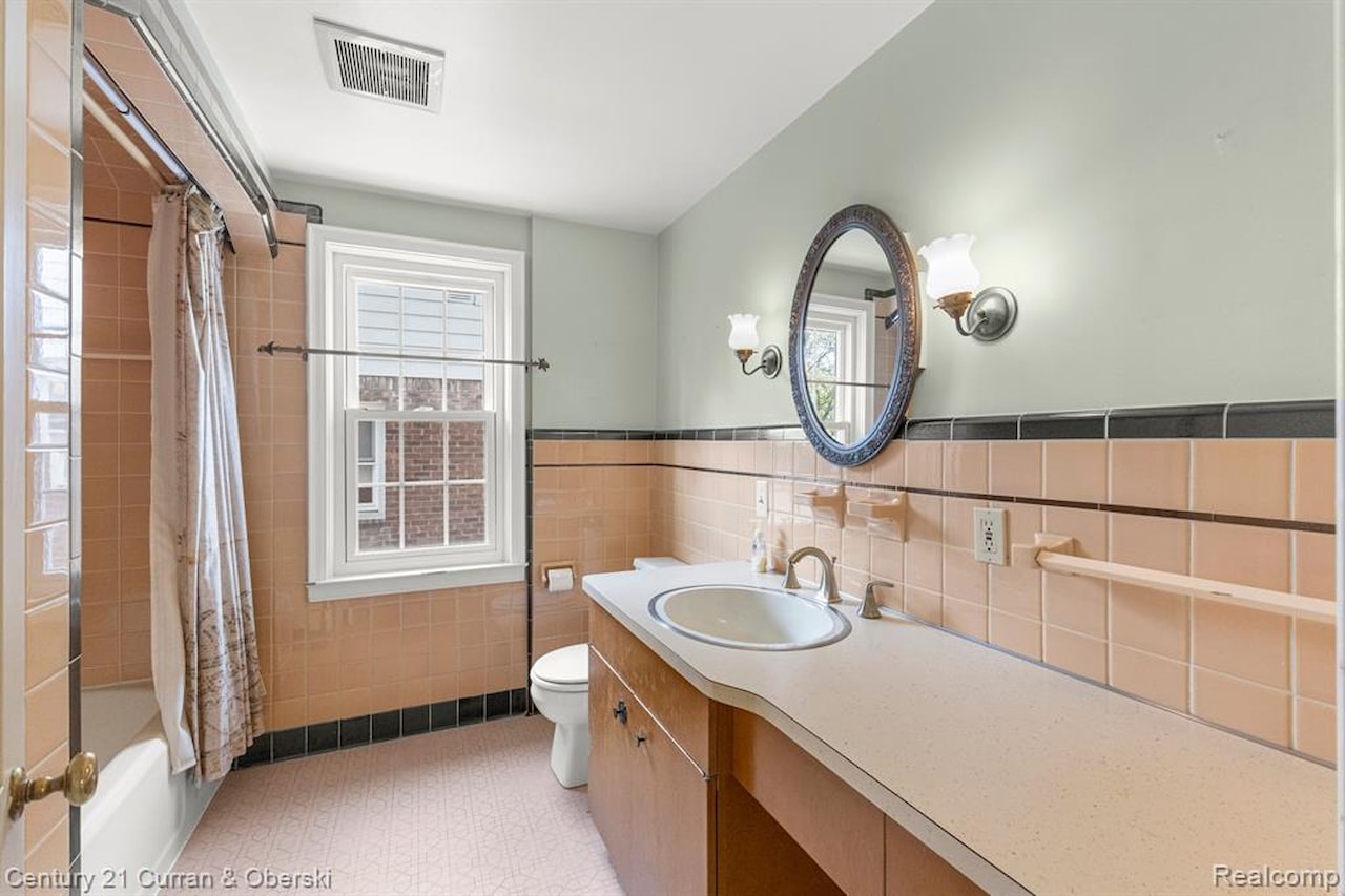 645 Elmwood St in Dearborn, MI Photo 25
