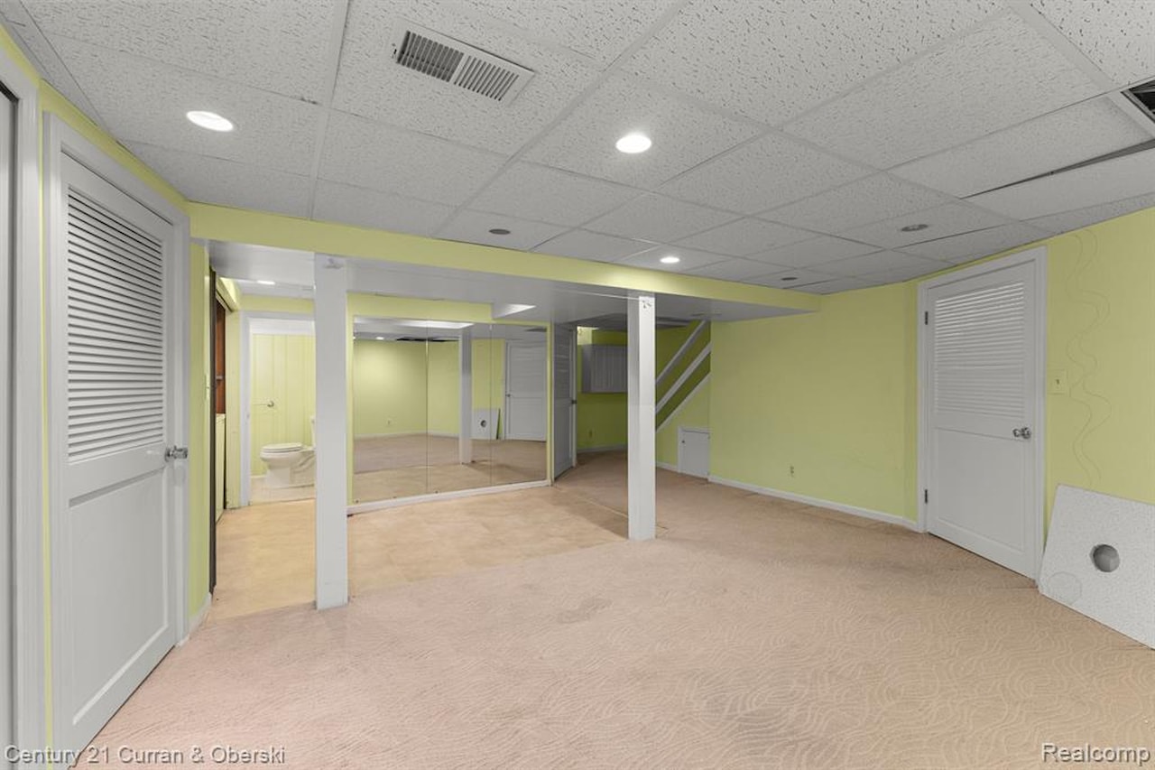 645 Elmwood St in Dearborn, MI Photo 31