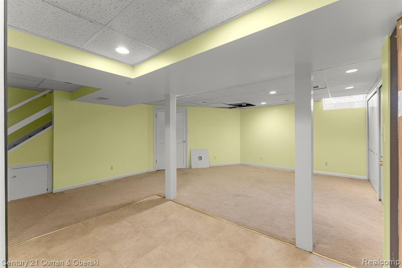 645 Elmwood St in Dearborn, MI Photo 34