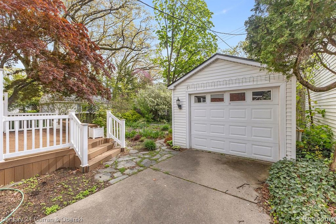 645 Elmwood St in Dearborn, MI Photo 35