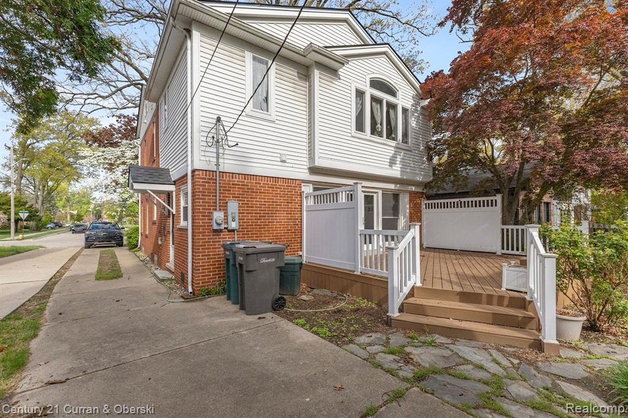 645 Elmwood St in Dearborn, MI Photo 36