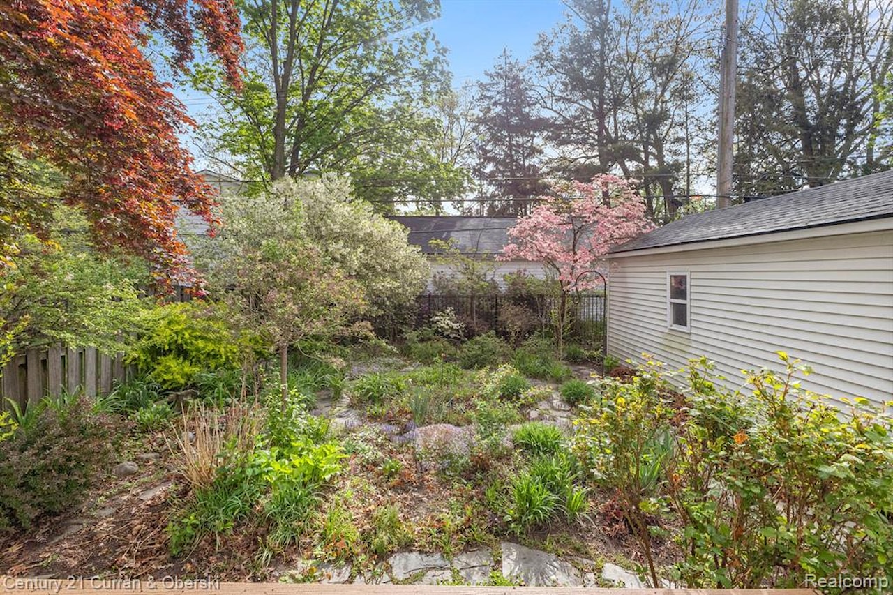 645 Elmwood St in Dearborn, MI Photo 39