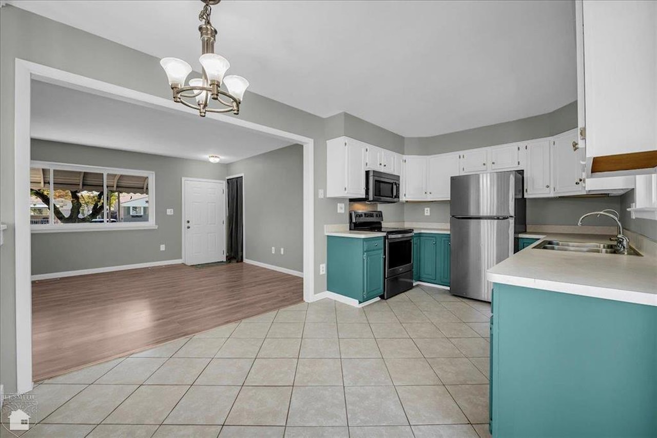 704 Georgia Ave in Marysville, MI Photo 11