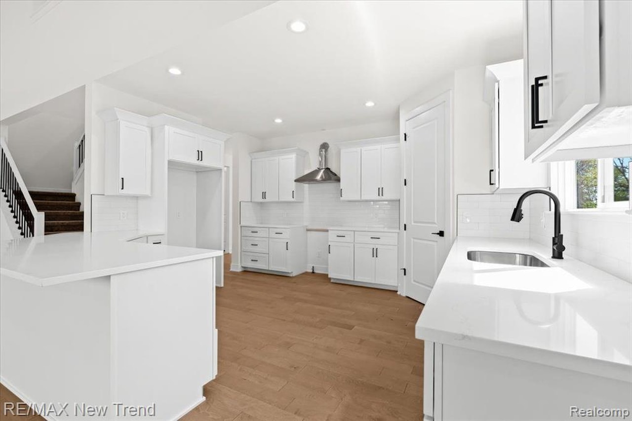 8410 Joseph St in Commerce Twp, MI Photo 12