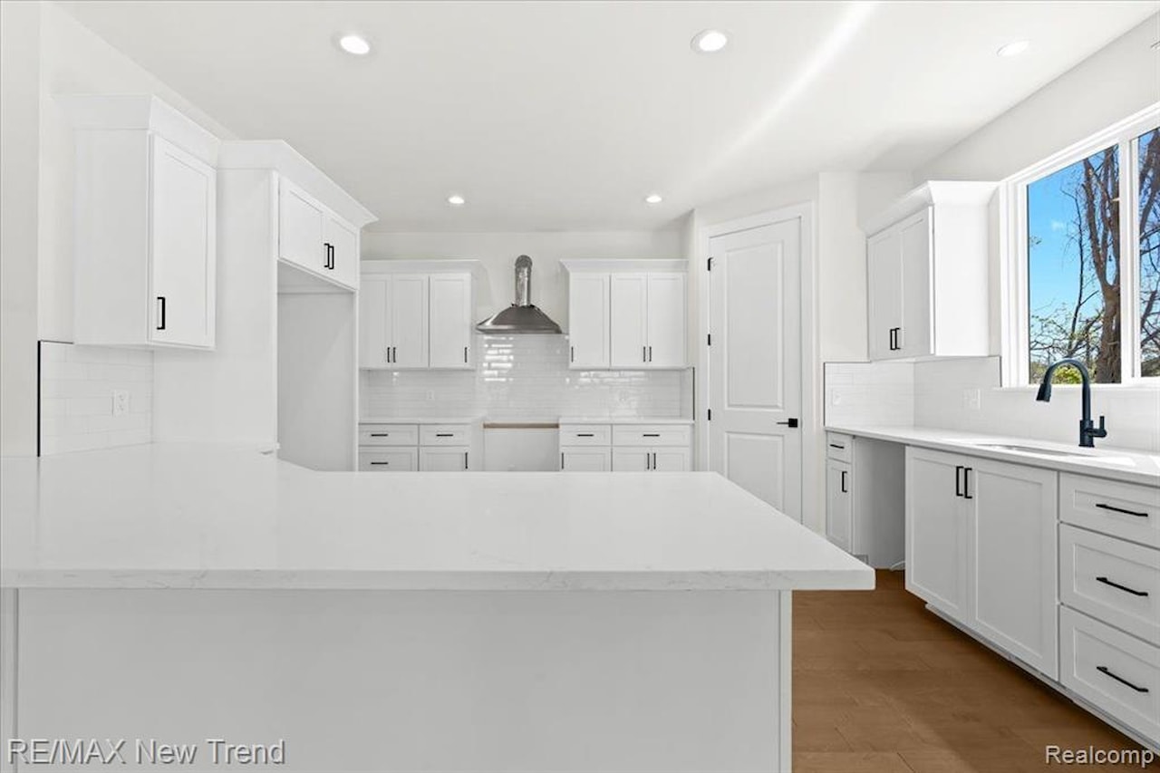 8410 Joseph St in Commerce Twp, MI Photo 13