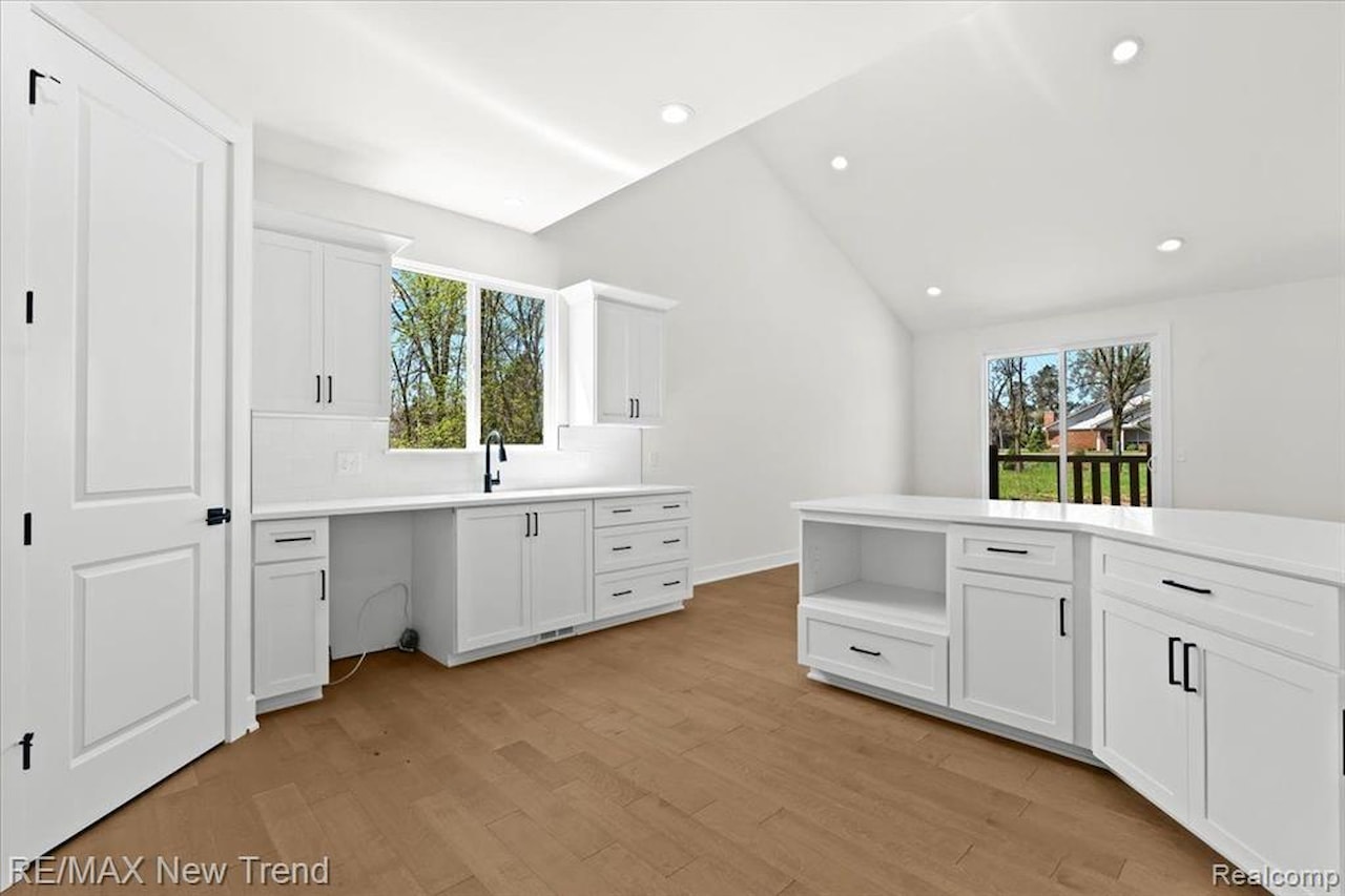 8410 Joseph St in Commerce Twp, MI Photo 14