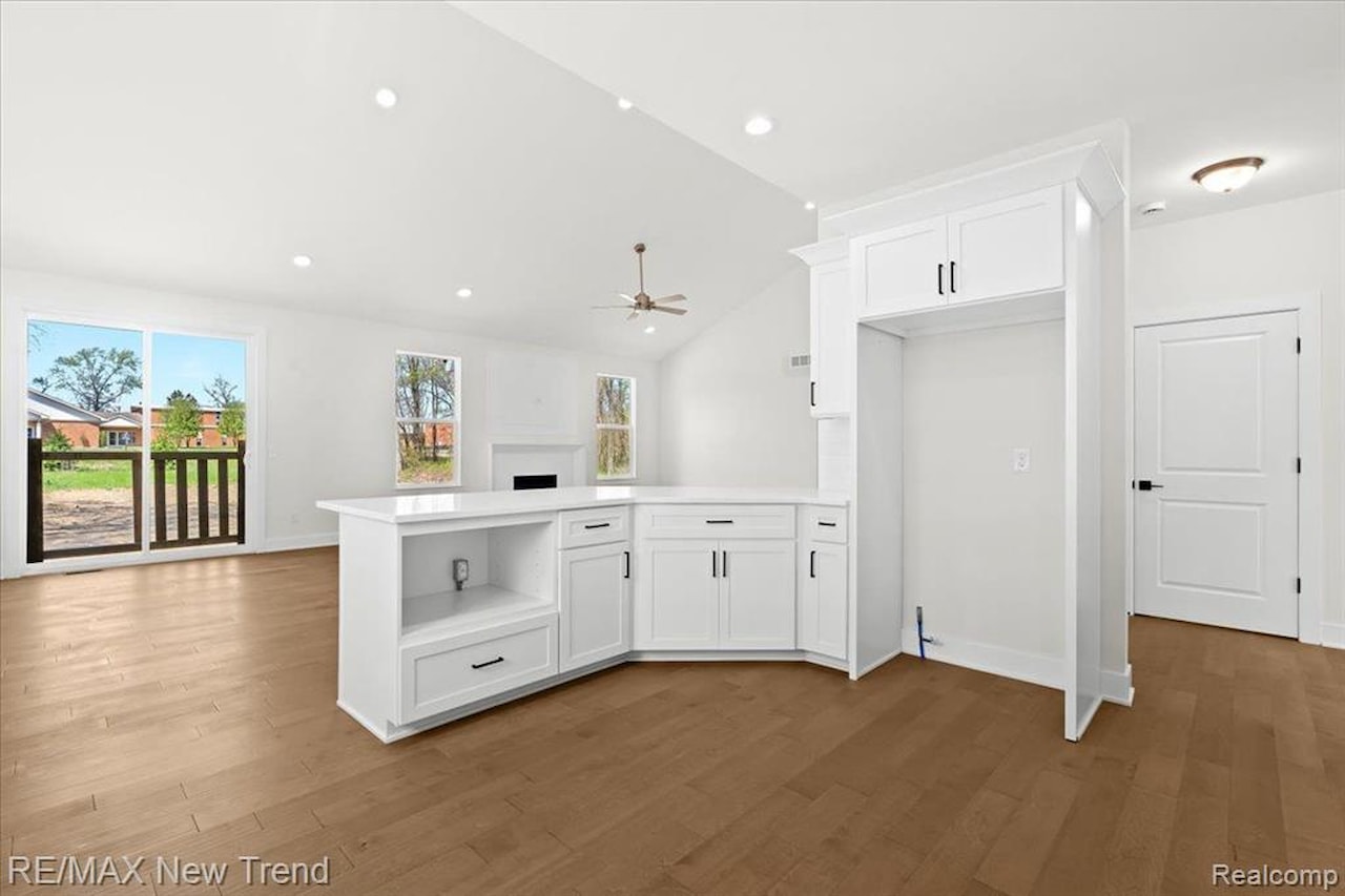 8410 Joseph St in Commerce Twp, MI Photo 15