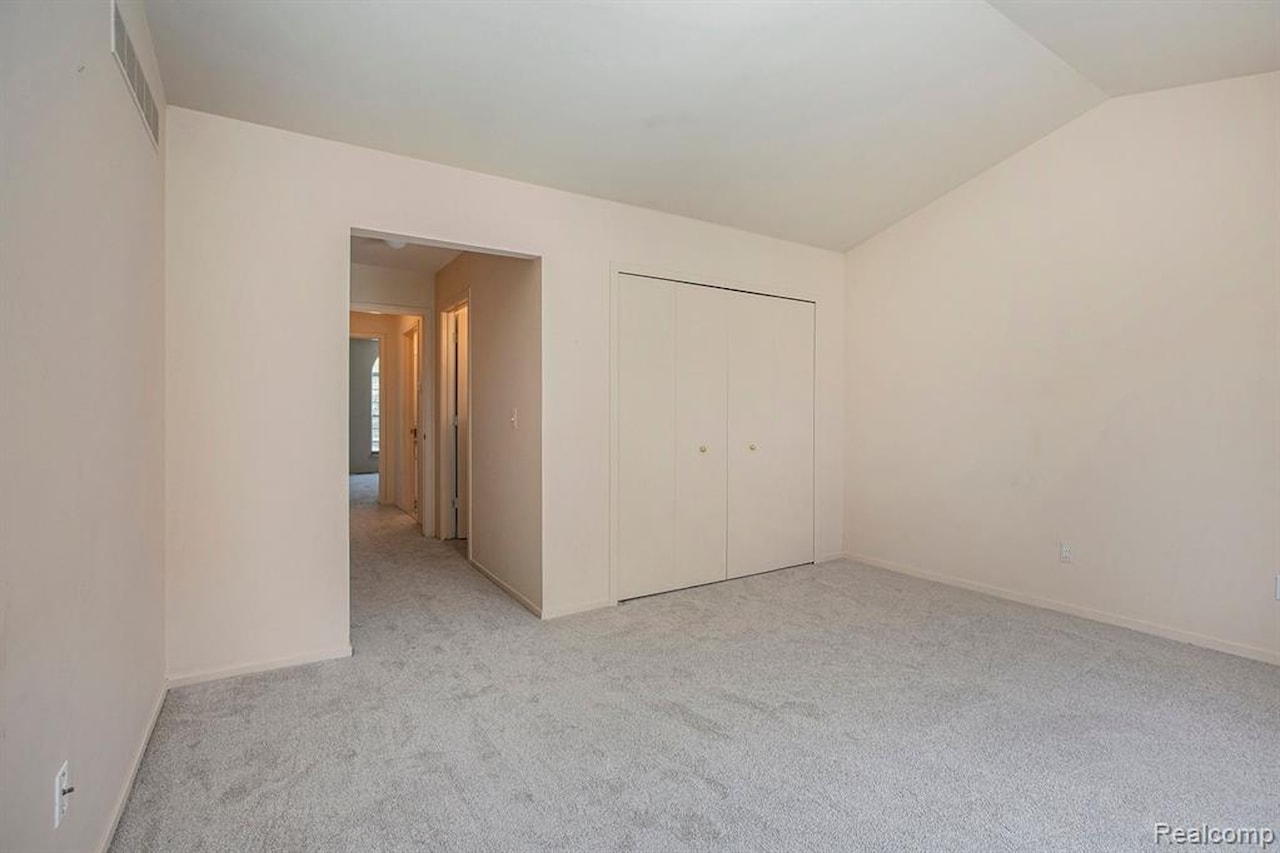 413 Mulberry Dr in Commerce Twp, MI Photo 15