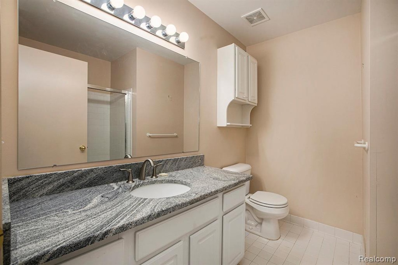 413 Mulberry Dr in Commerce Twp, MI Photo 19