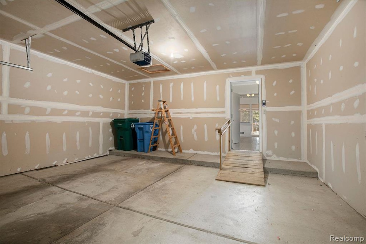 413 Mulberry Dr in Commerce Twp, MI Photo 24