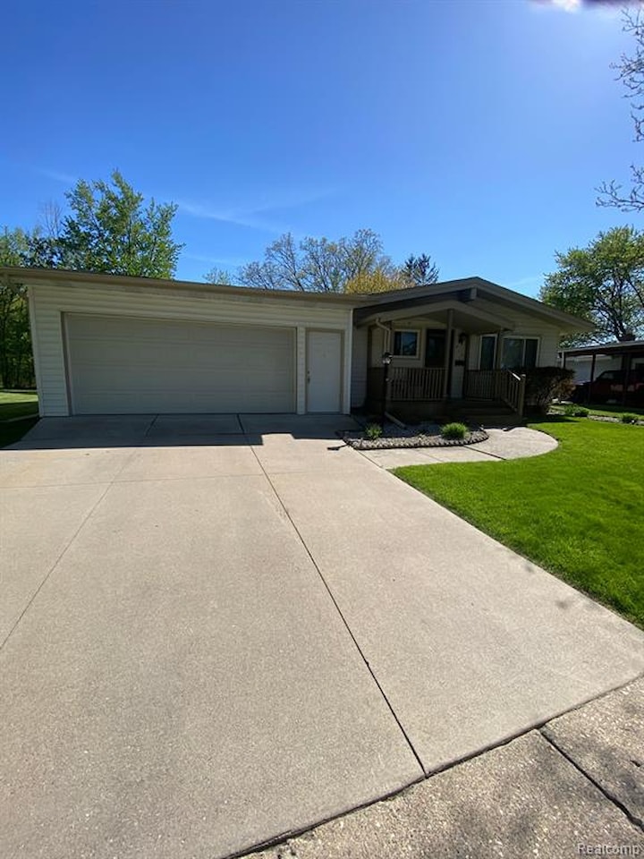 216 Sequoia Dr in Davison, MI Photo 2
