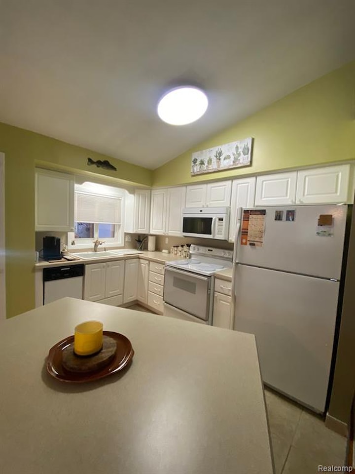 216 Sequoia Dr in Davison, MI Photo 3