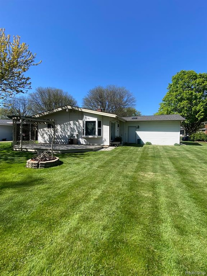 216 Sequoia Dr in Davison, MI Photo 19