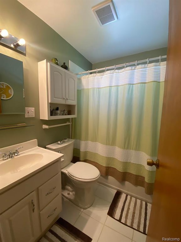 216 Sequoia Dr in Davison, MI Photo 22