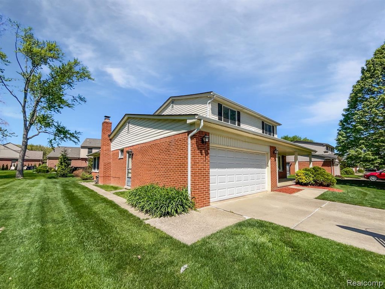 2749 English Dr in Troy, MI Photo 8