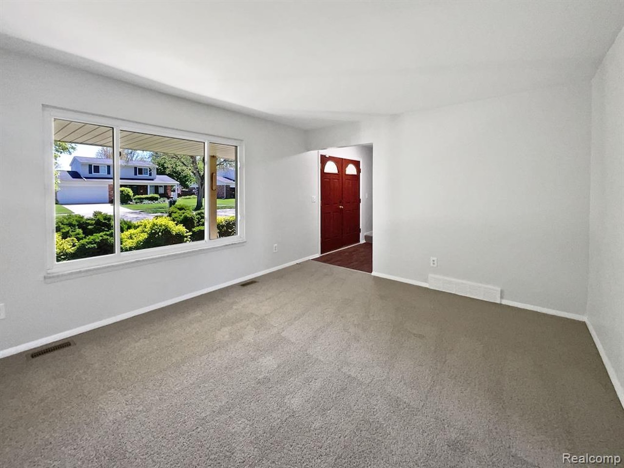 2749 English Dr in Troy, MI Photo 12