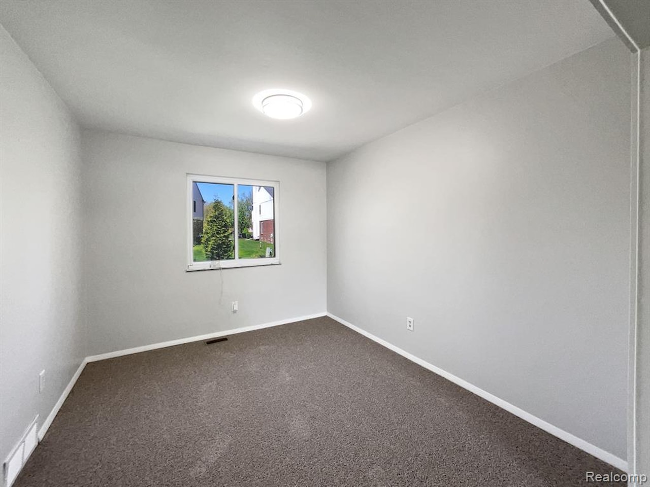 2749 English Dr in Troy, MI Photo 13