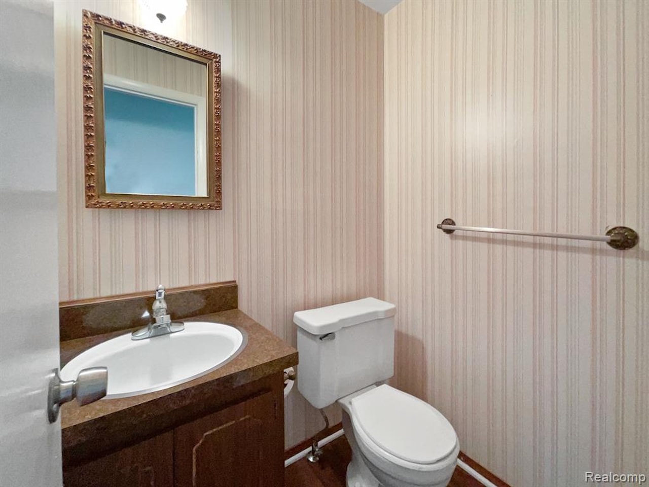 2749 English Dr in Troy, MI Photo 14