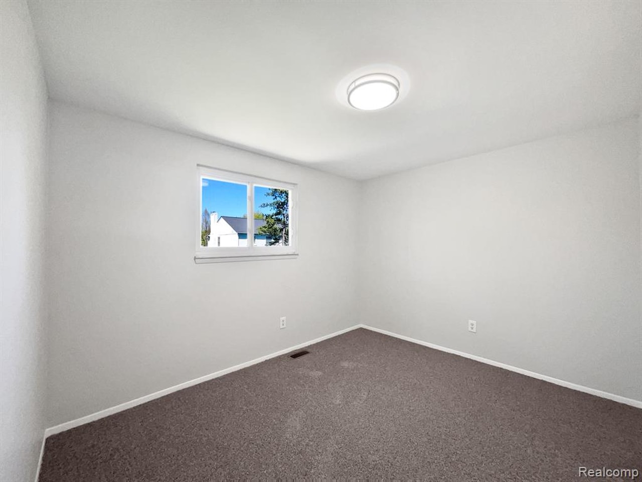 2749 English Dr in Troy, MI Photo 18