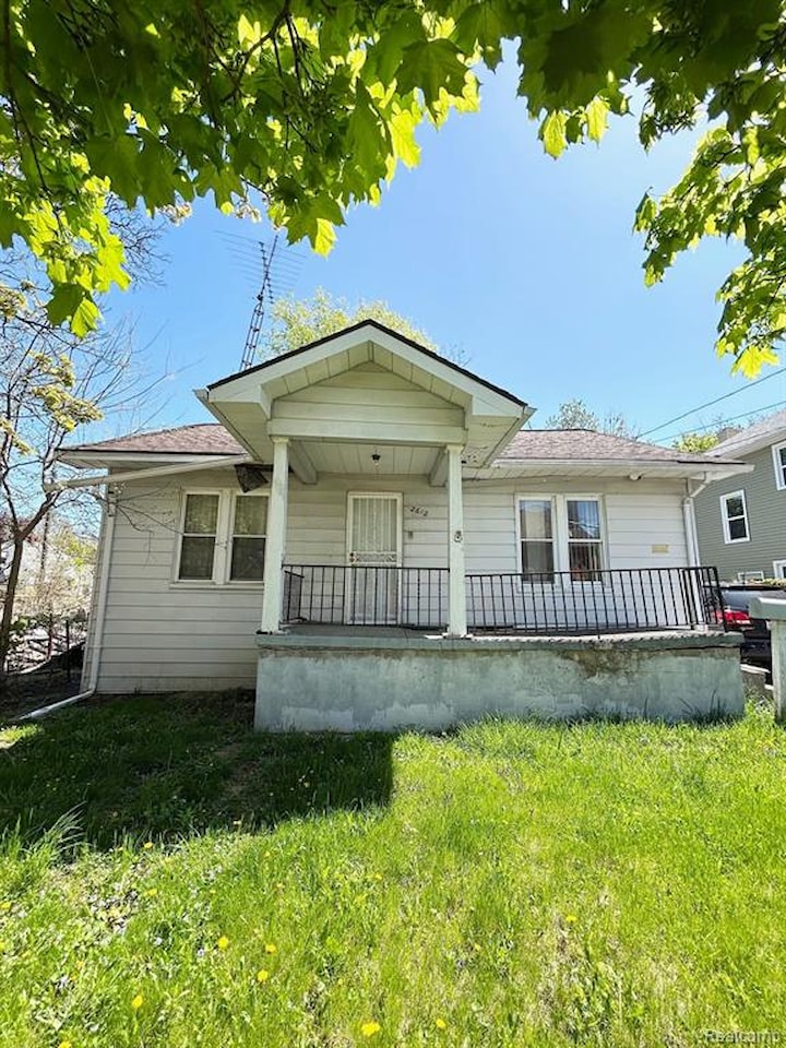 2612 Maplewood Ave in Flint, MI