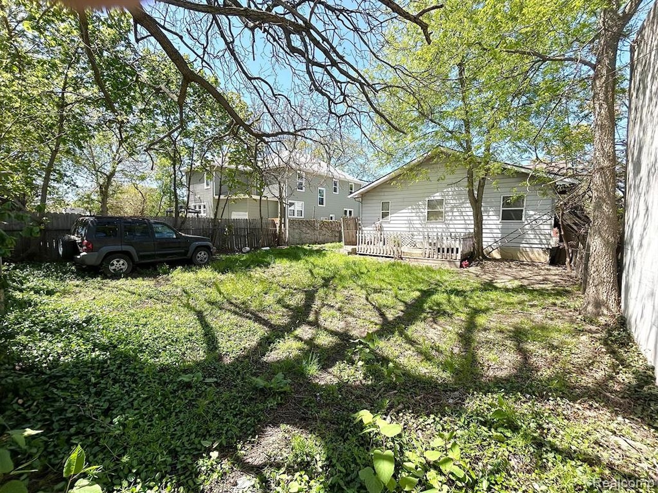 2612 Maplewood Ave in Flint, MI Photo 2