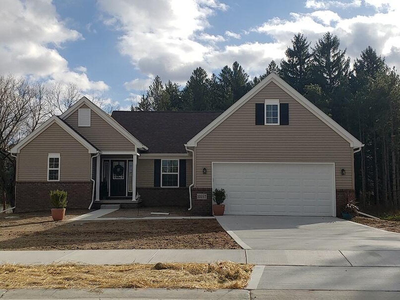 10643 Valley View Dr in York Twp, MI