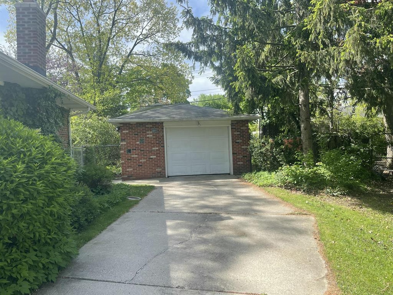 950 Raymond St in Ann Arbor, MI Photo 3