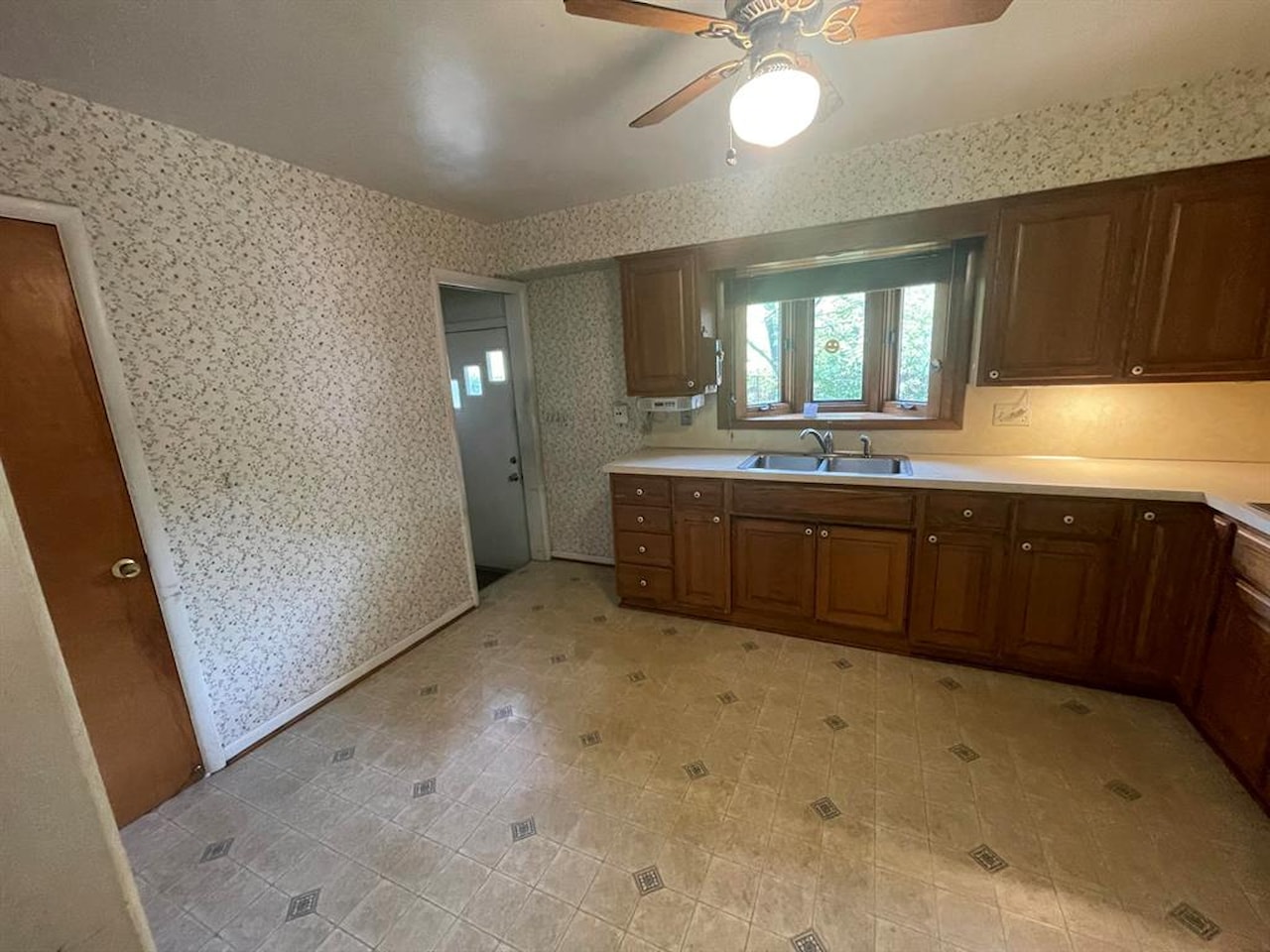 950 Raymond St in Ann Arbor, MI Photo 16