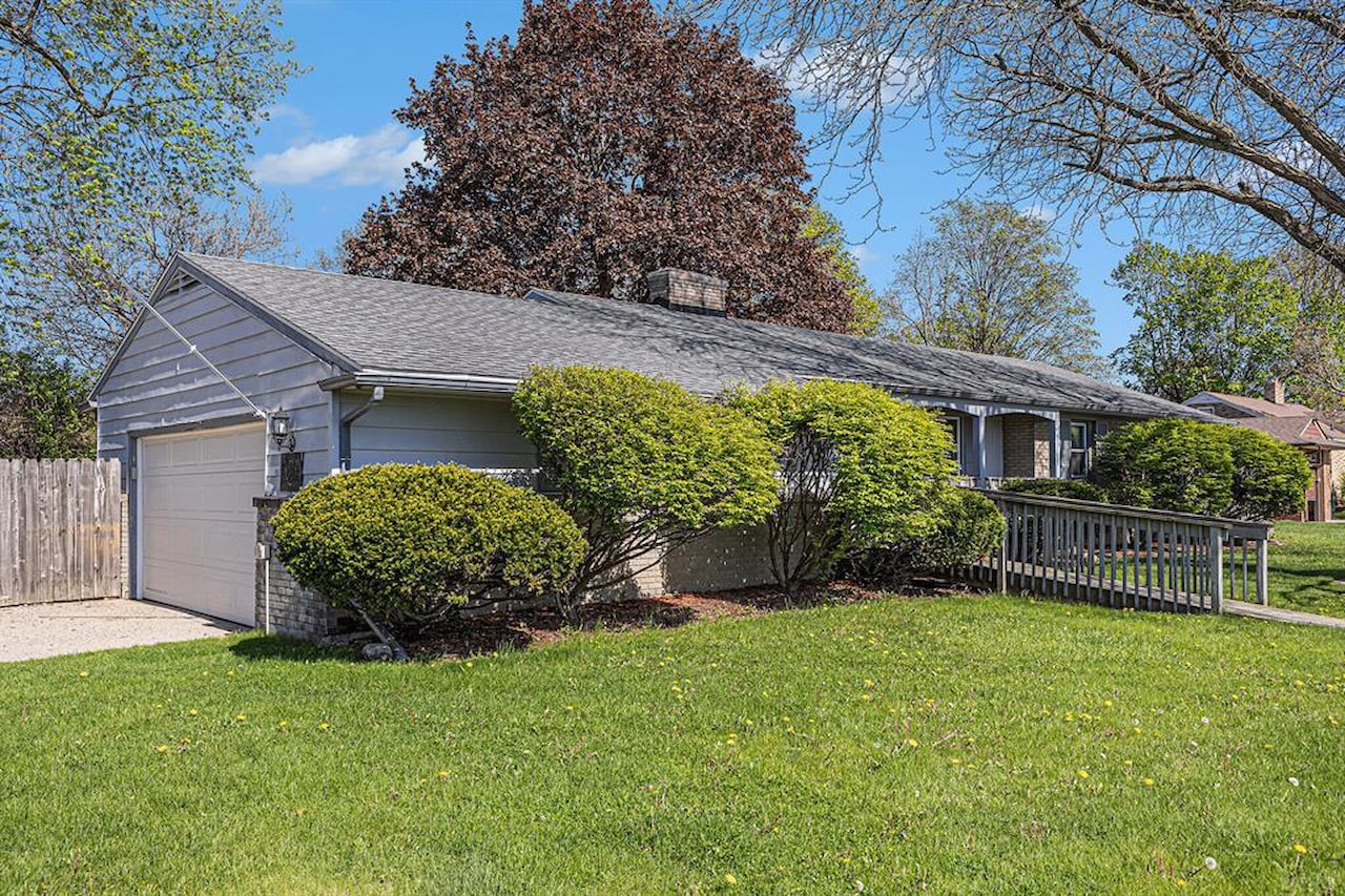 2015 Pamela Place in Lansing, MI Photo 2