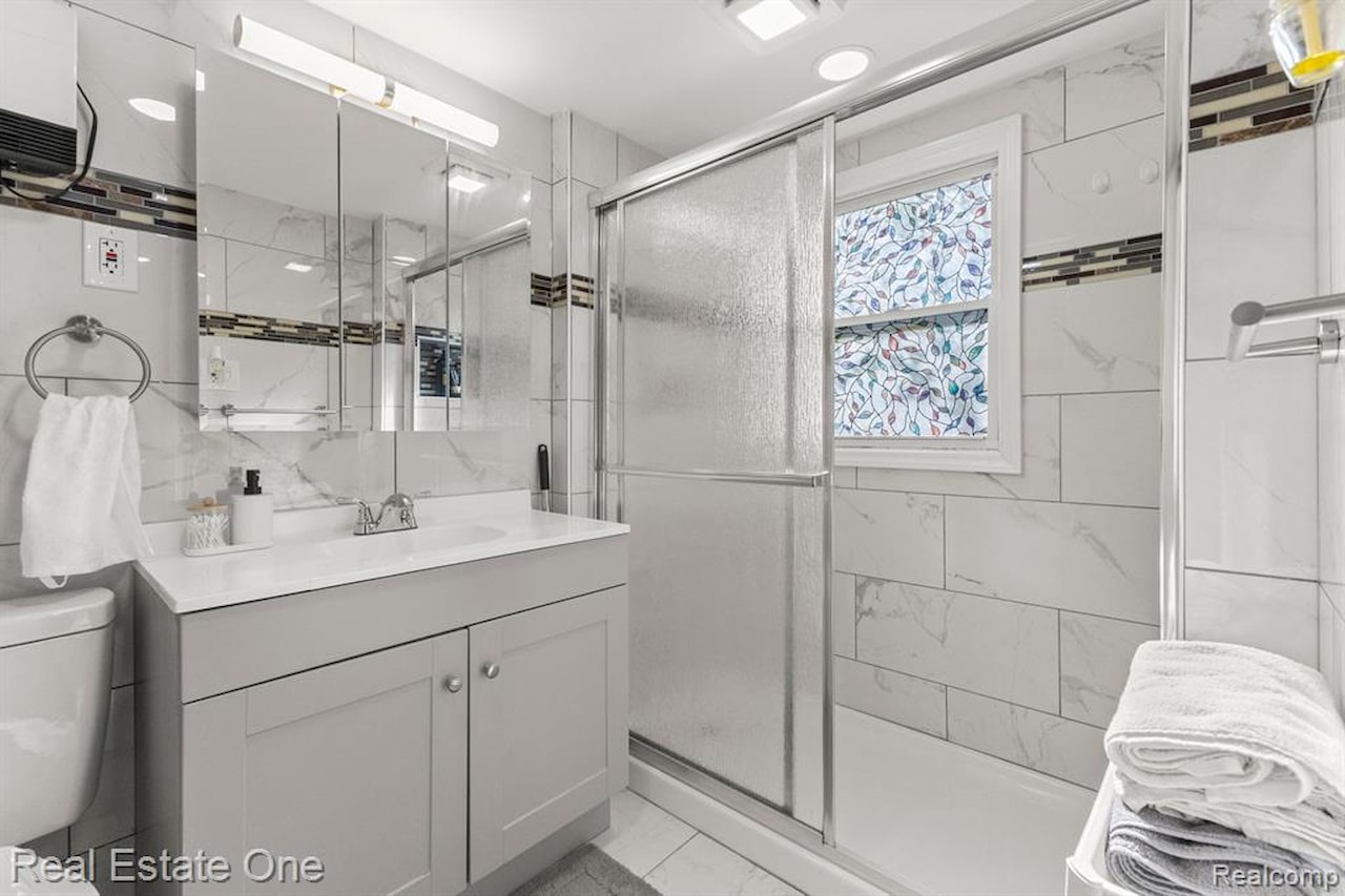 21047 Outer Dr in Dearborn, MI Photo 19