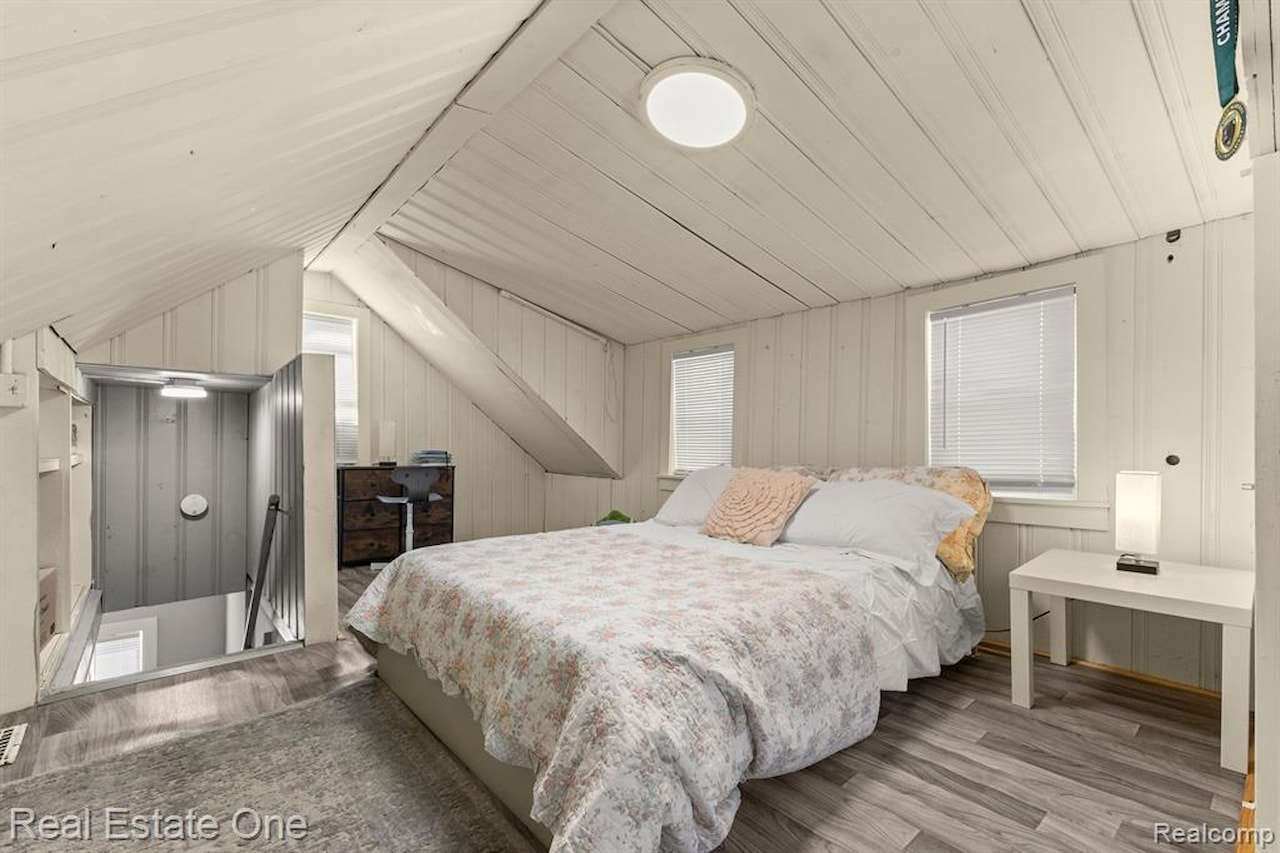 21047 Outer Dr in Dearborn, MI Photo 24
