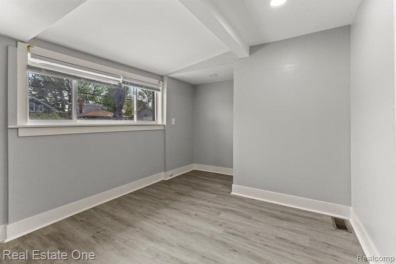 21047 Outer Dr in Dearborn, MI Photo 28