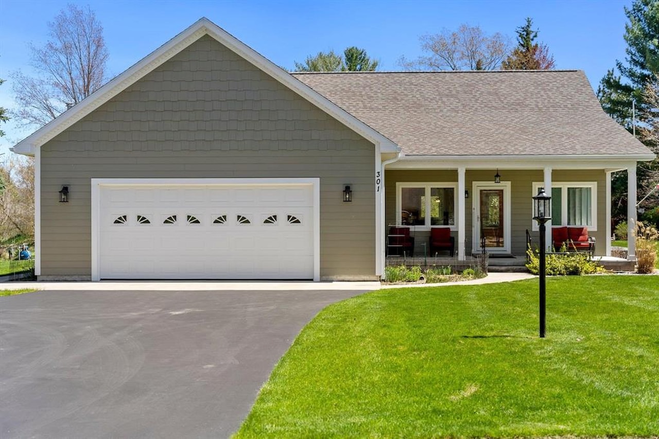 301 Pearl St in Paradise Twp, MI