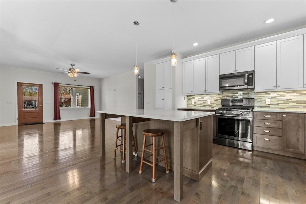 301 Pearl St in Paradise Twp, MI Photo 9